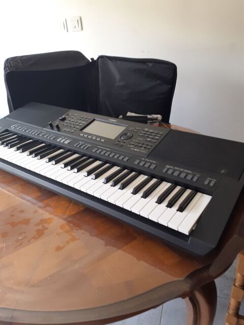 Clavier arrangeur Yamaha PSR SX 720 , neuf . 1000 Anjoutey (90)