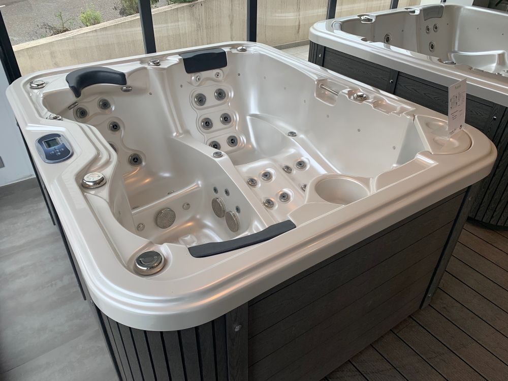 Spa 3 place dimensions 200*168*90 Jardin