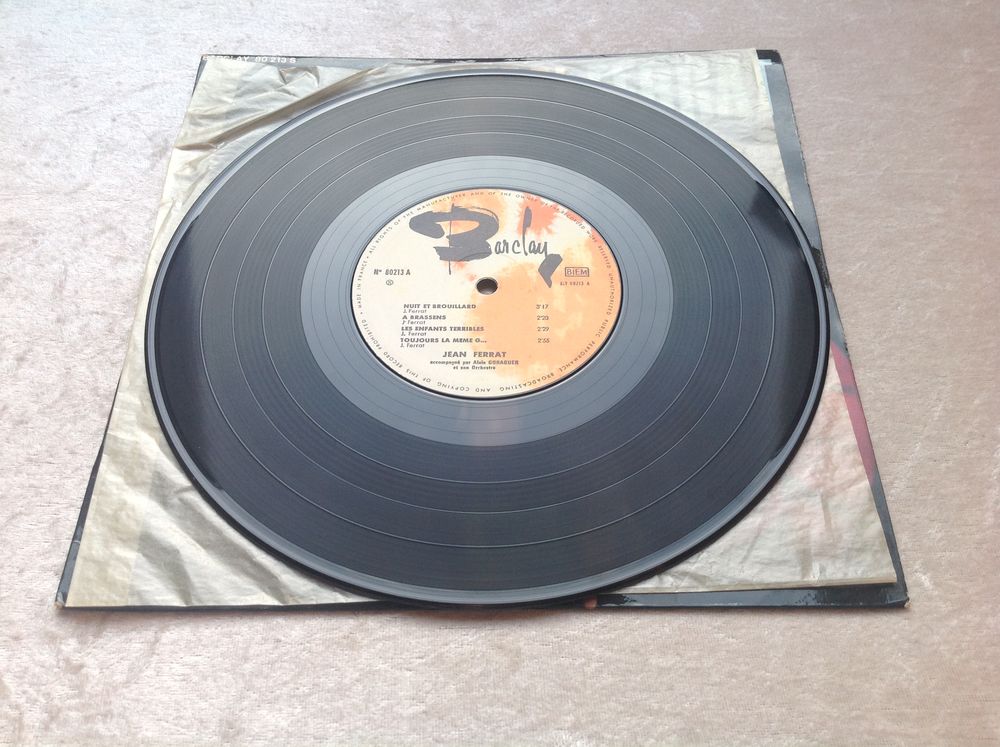 JEAN FERRAT NUIT ET BROUILLARD Envoi Possible
CD et vinyles