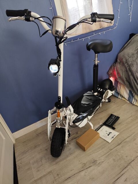 Trotinette �lectrique avec siege 550 Marseillan (34)