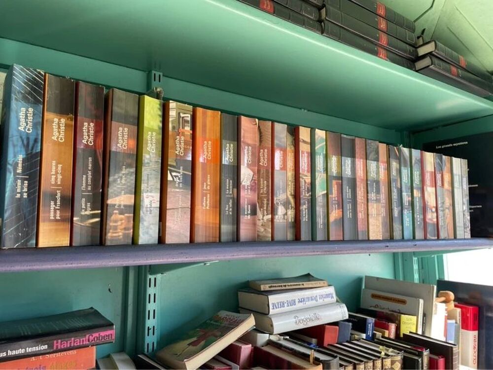 Agatha Christie, lot de 34 livres / 68 histoires Livres et BD