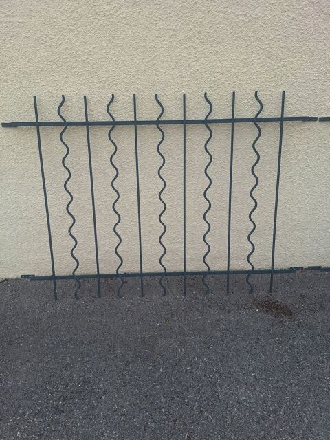 Grilles fer forgé pour fenêtre . Calvisson (30)