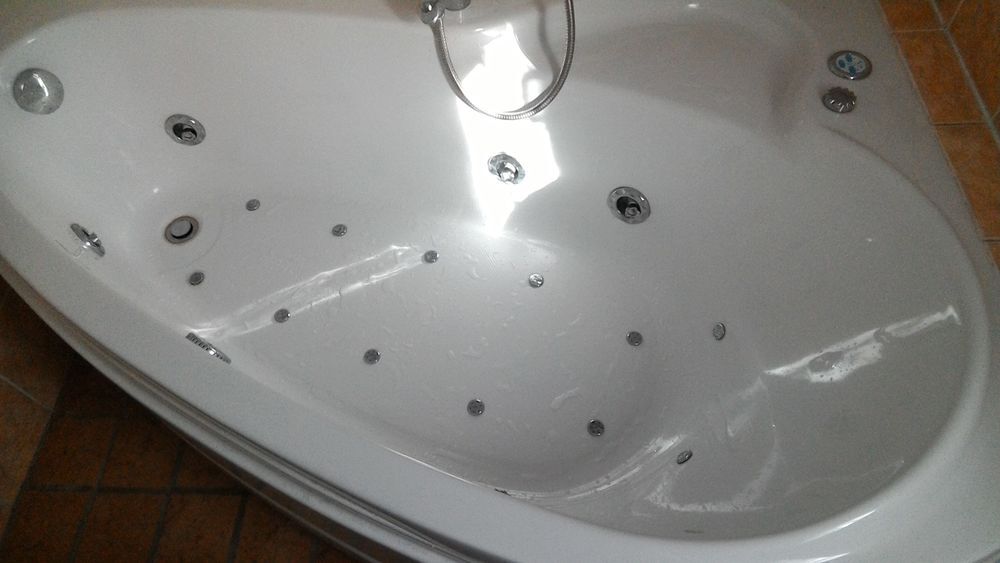 Baignoire baln&eacute;o avec meuble salle-de-bain en cadeau Meubles