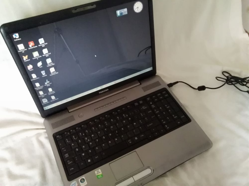 Laptop Toshiba Satellite Pro 17 pouces Matériel informatique