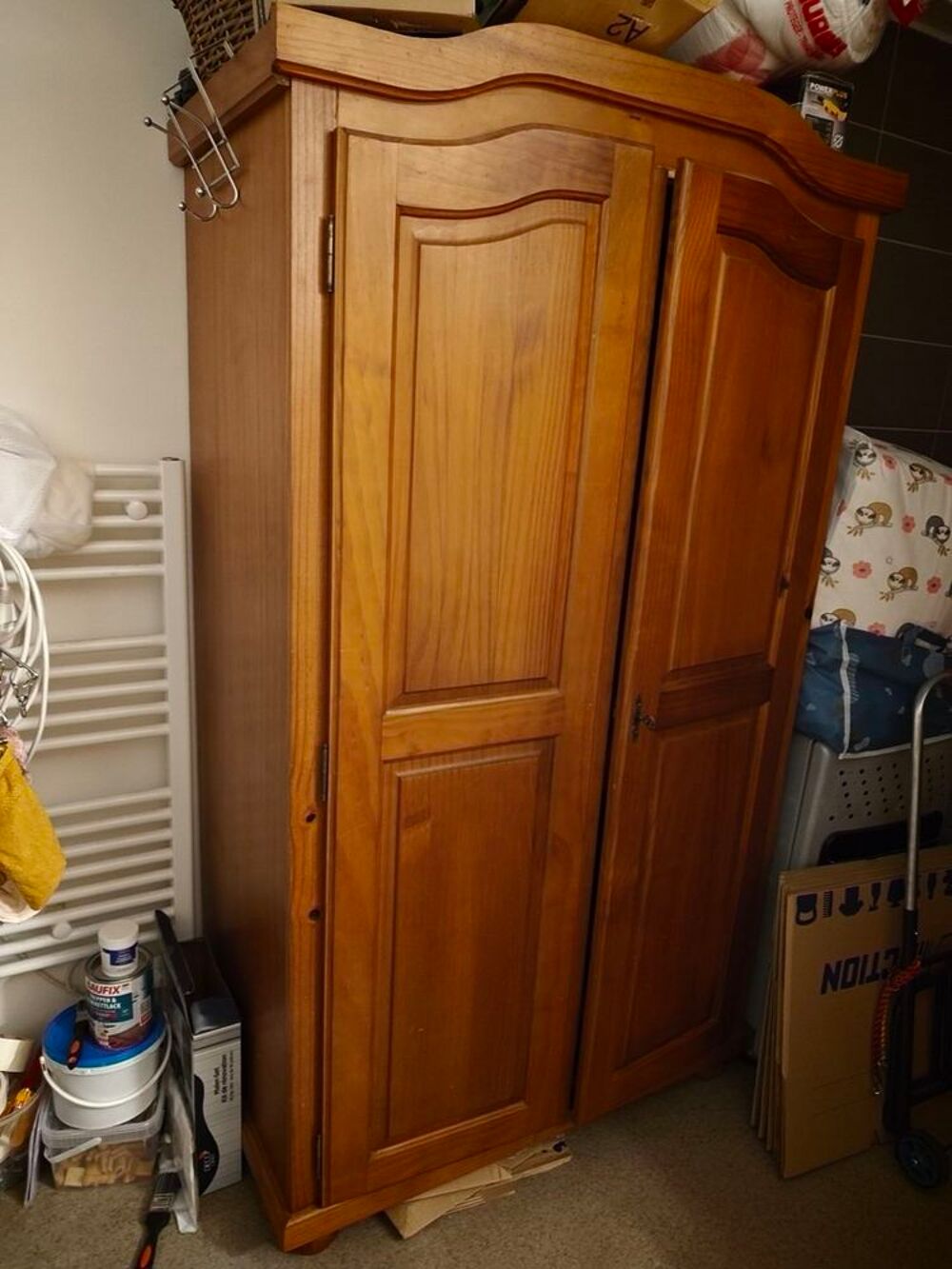 Bonneti&egrave;re armoire en bois 2 portes, couleur merisier dore - Meubles