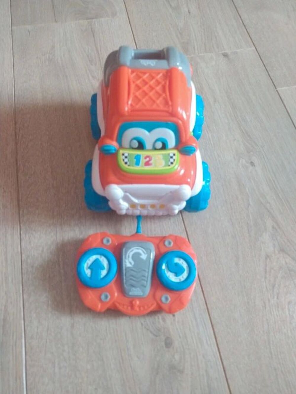 voiture t&eacute;l&eacute;command&eacute; culbuto Jeux / jouets