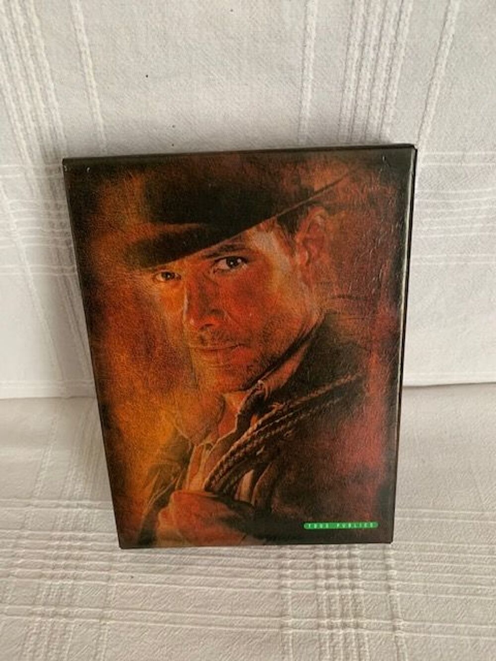 *F03 	
Les Aventures d'Indiana Jones	Trilogie Photos/Video/TV