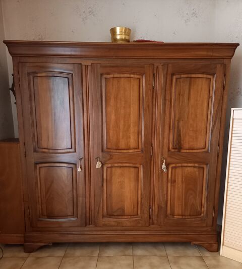 Armoire en noyer 800 Bziers (34)
