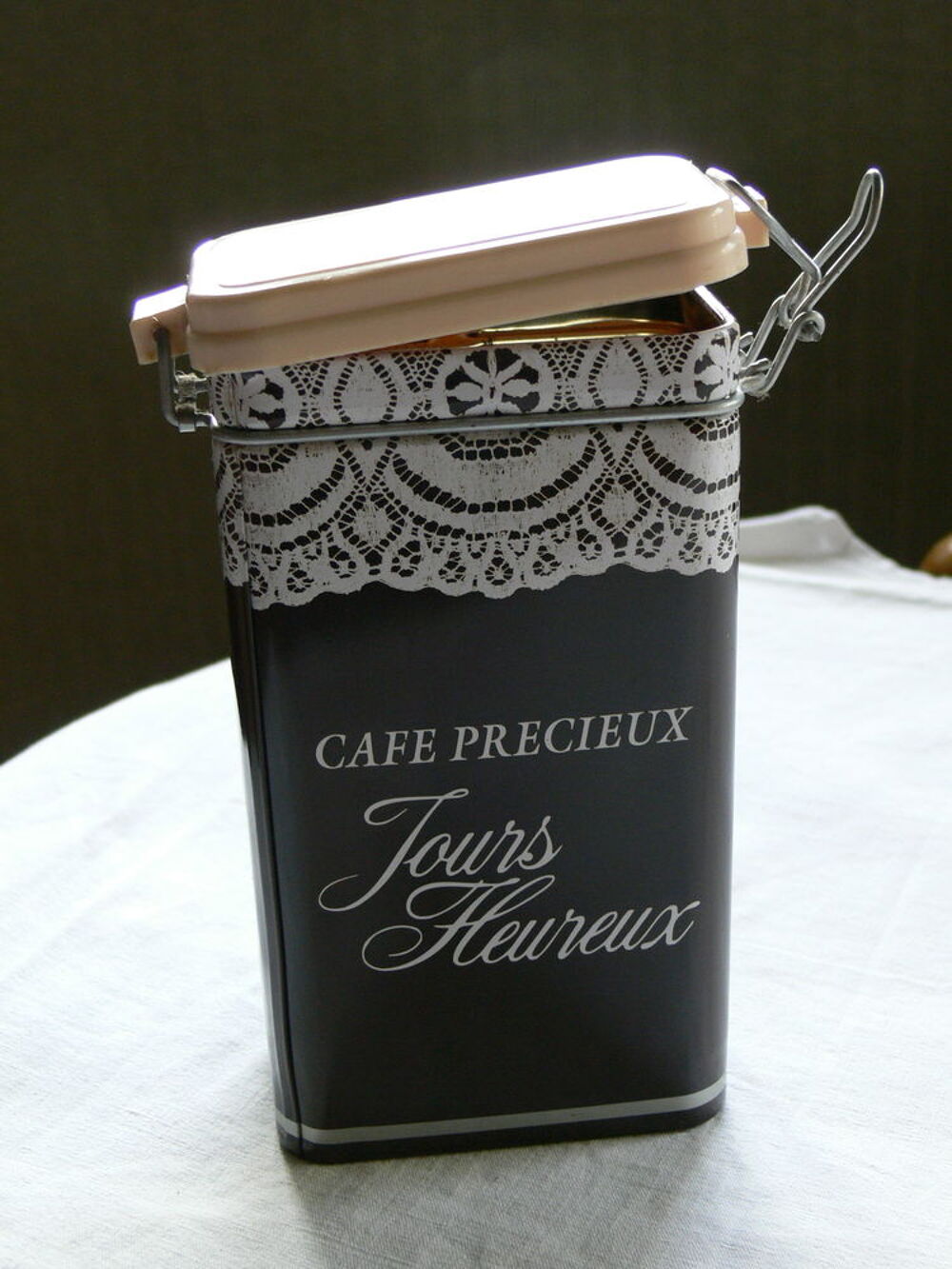 Boite &agrave; caf&eacute; en m&eacute;tal 