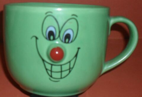 Bol avec anse th�me Clown
Etat NEUF. 20 Montreuil (93)