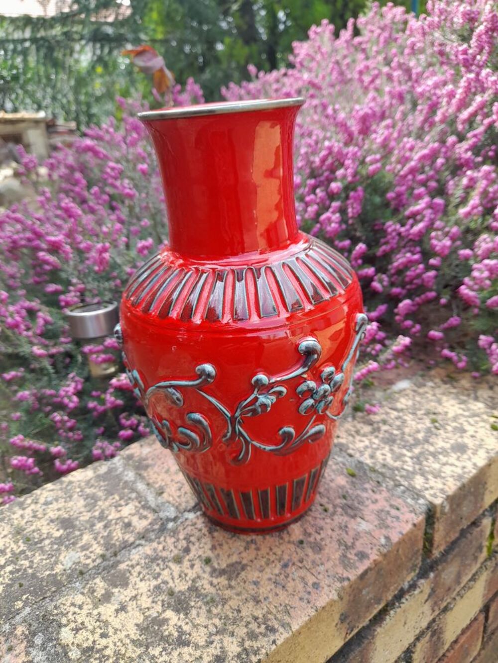 Vase ancien rouge &agrave; motifs vintage Dcoration