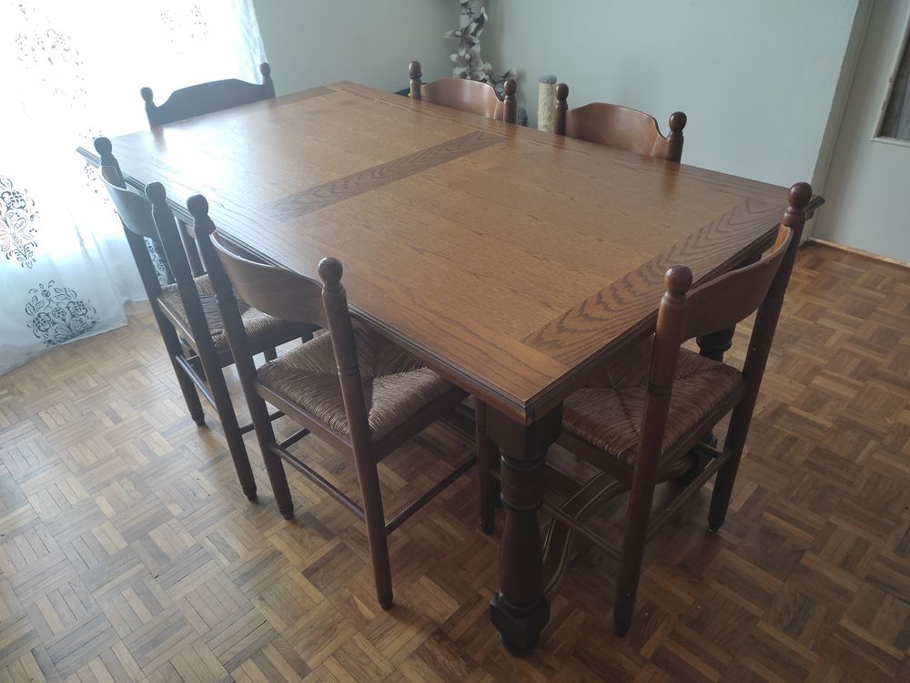 Table en bois et ses chaises Meubles