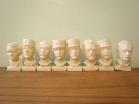 Figurines publicitaires TOTAL : s�rie compl�te 20 Limoges (87)