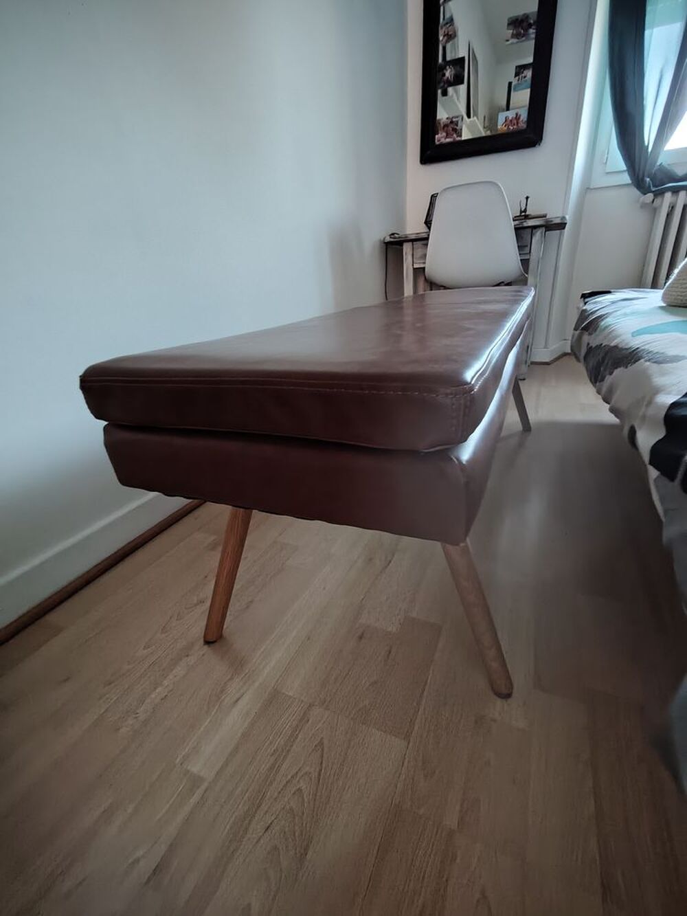 banc " Nicolas " en cuir marron de chez Home 24 Meubles