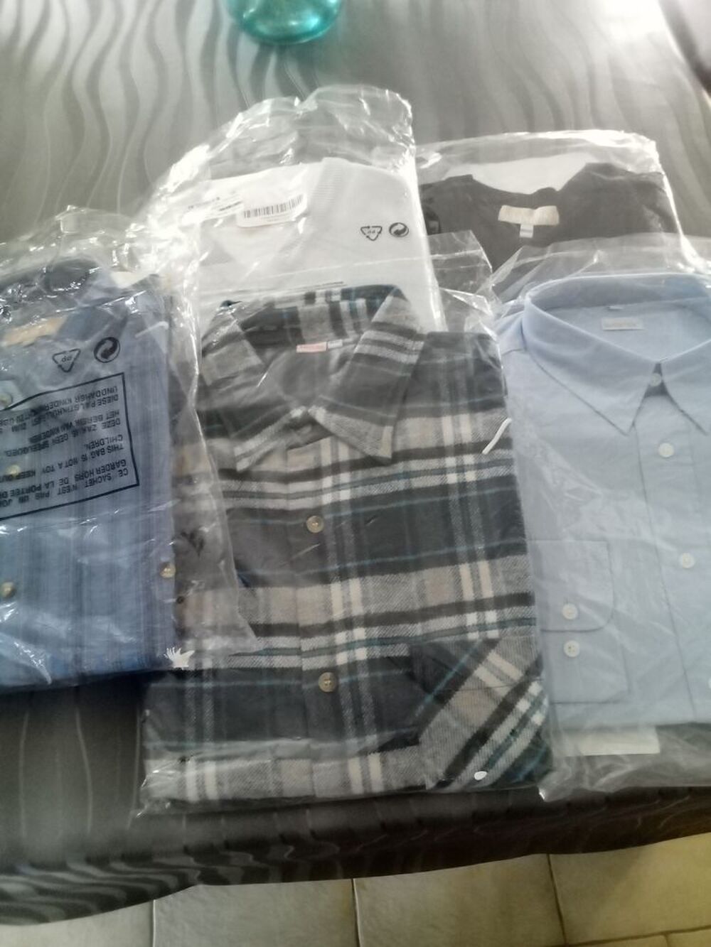 lot v&ecirc;tement neuf 41/42 et 43 Vêtements