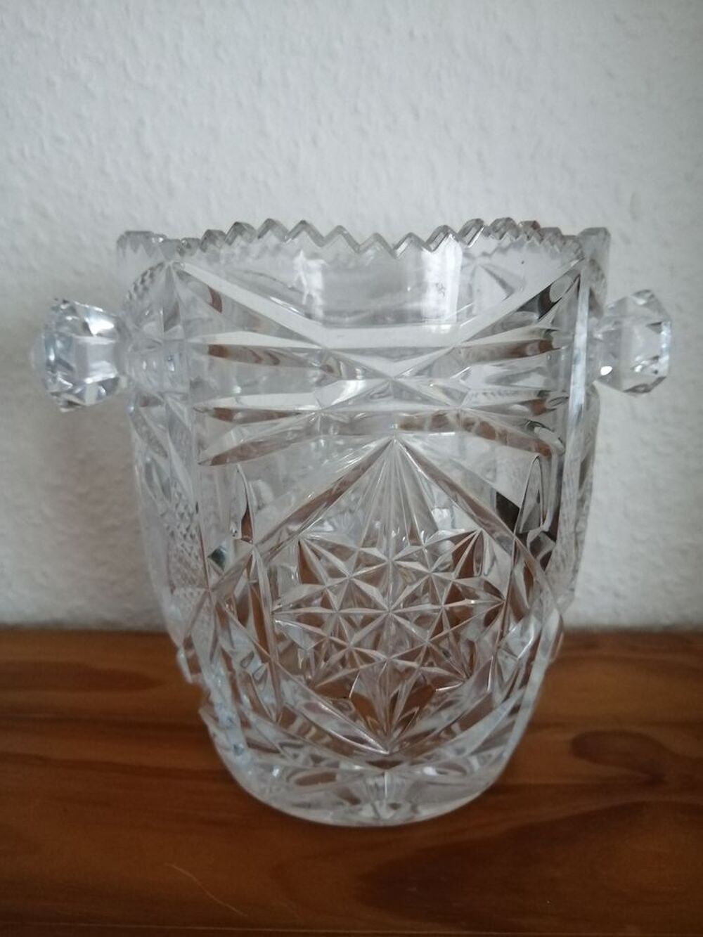 Vase / Pichet en cristal d'Arques et motifs en reliefs Décoration