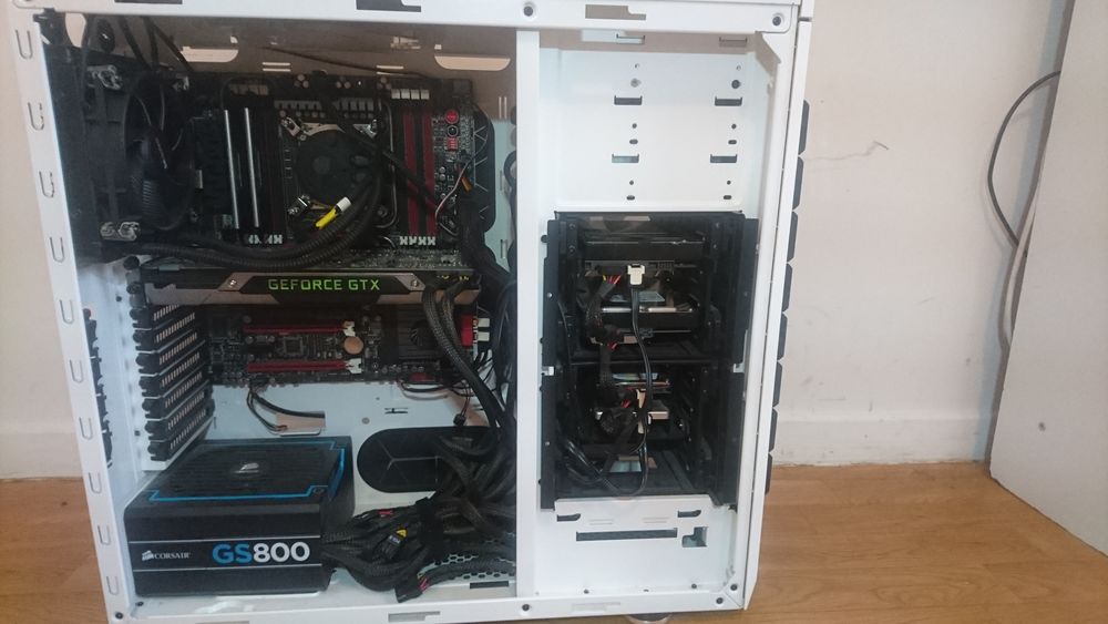 pc gaming republic of gamers chez ASUS 
Matériel informatique