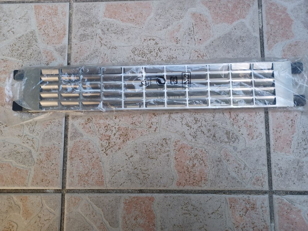 Grille d'a&eacute;ration acier chrom&eacute; IKEA neuve Bricolage