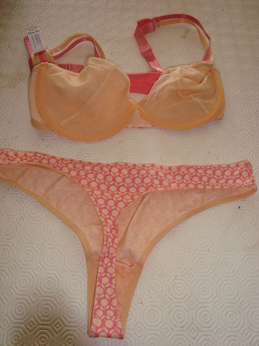 Ens lingerie S.G. 90C string 38/40 NEUF Vêtements