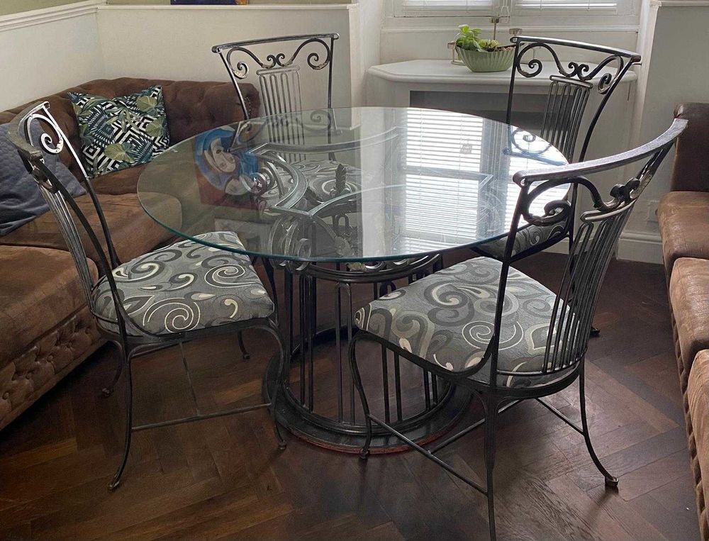 Table et 4 chaises Meubles