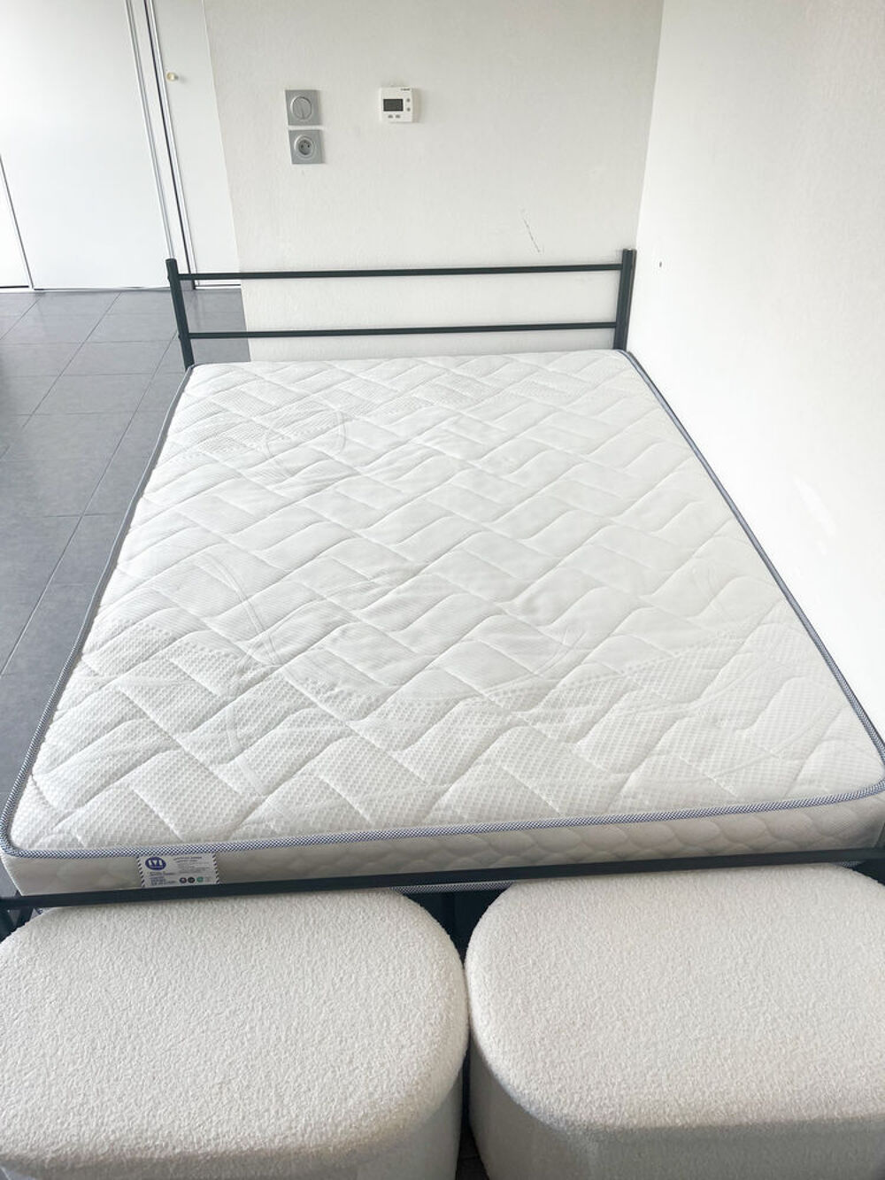 Matelas + sommier en tr&egrave;s bon &eacute;tat Meubles