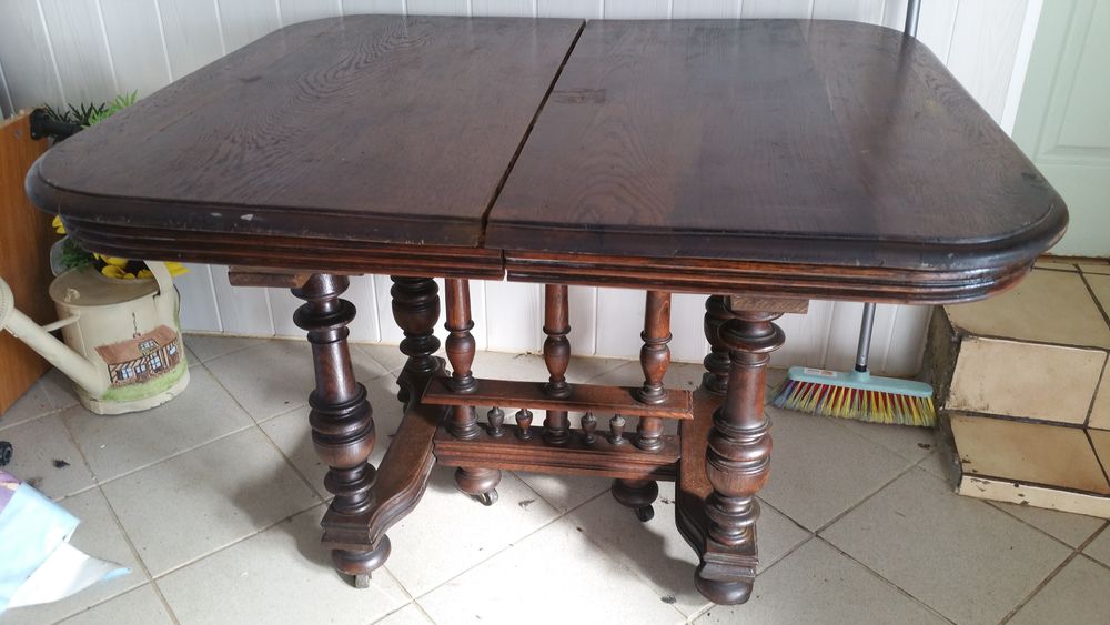 table salle a manger Puériculture