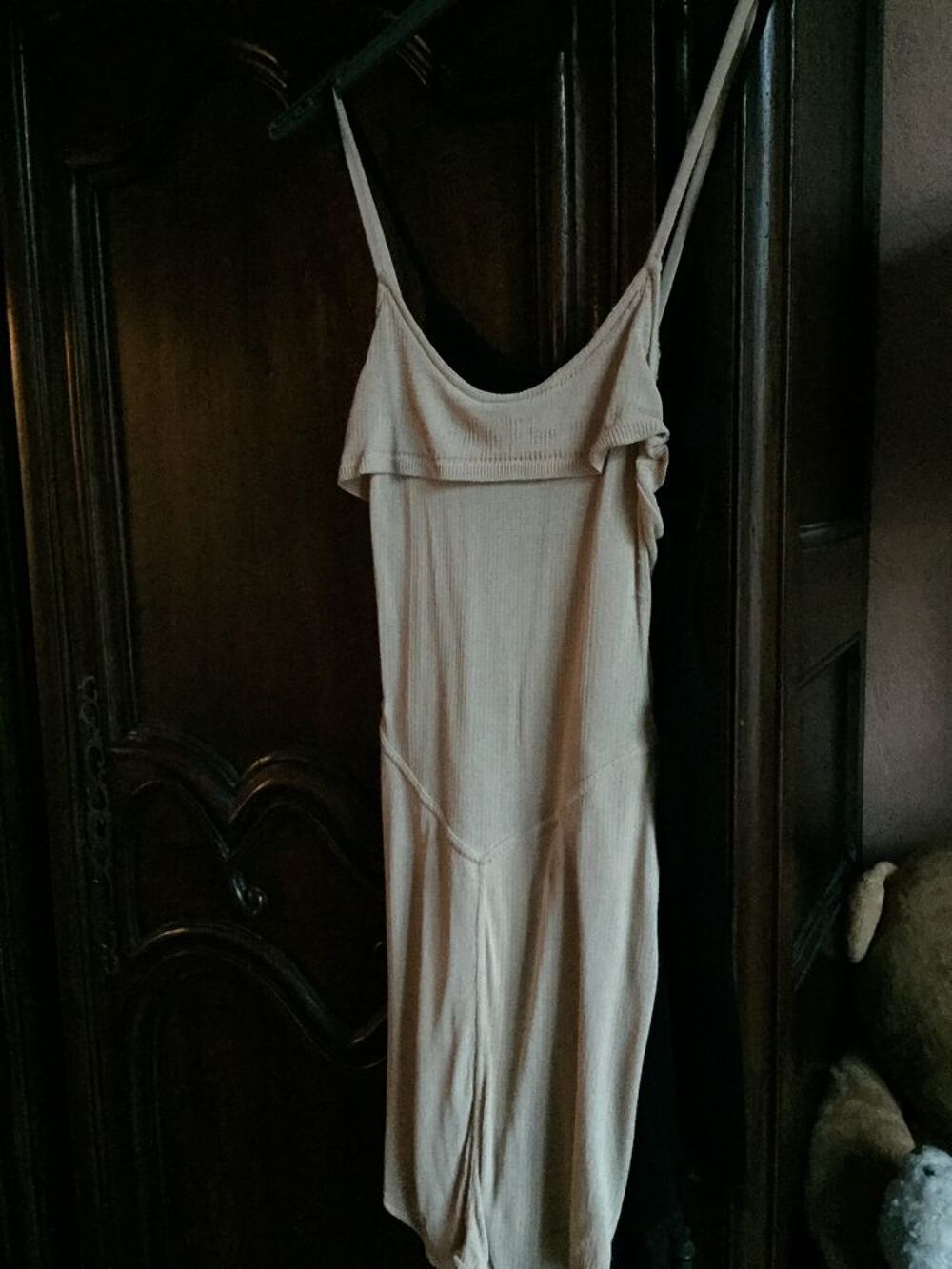 2 robes en jersey ALAIA :une noire l'autre beige Vêtements