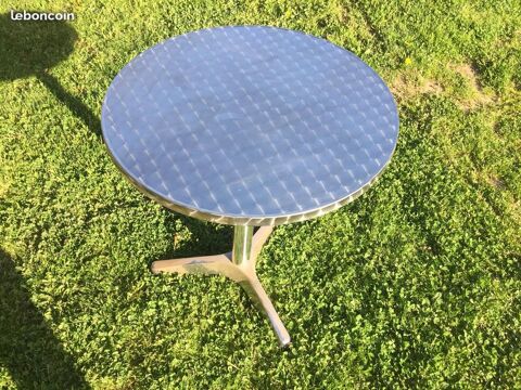 Table de bistrot  tripode en aluminium 65 Mottier (38)