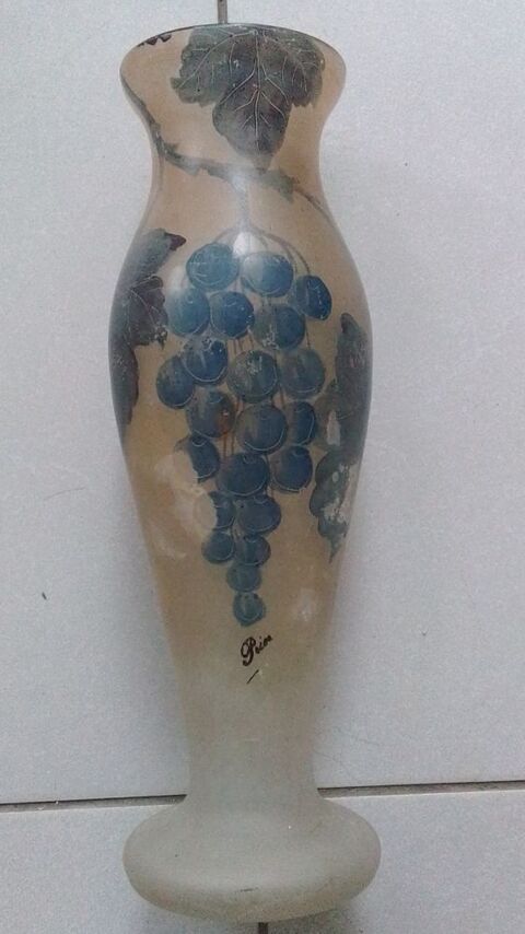 Vase verre opalescent , grappe de raisins , style E. Gall� 30 Boussy-Saint-Antoine (91)