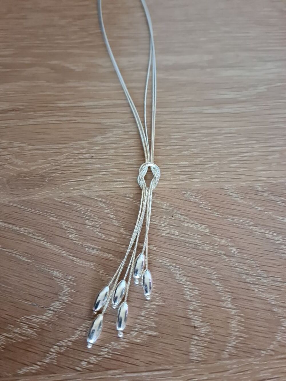 Tr&egrave;s joli collier en argent neuf dans bo&icirc;tier Bijoux et montres