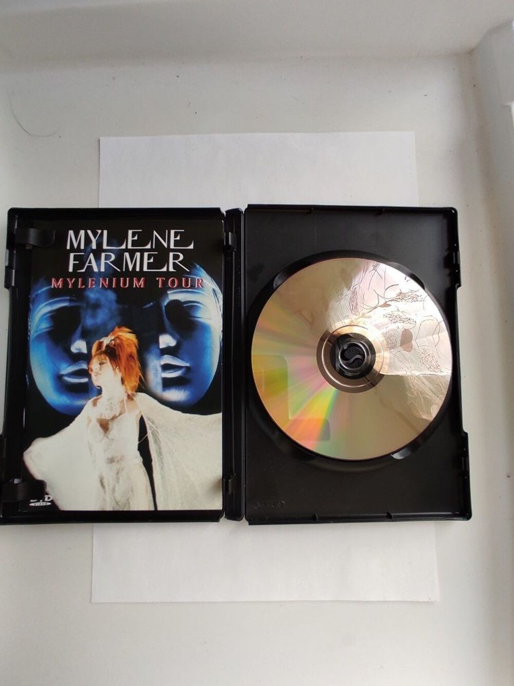 2 DVDs Myl&egrave;ne Farmer Myl&egrave;nium Tour et Musique vid&eacute;o 2&amp;3 DVD et blu-ray