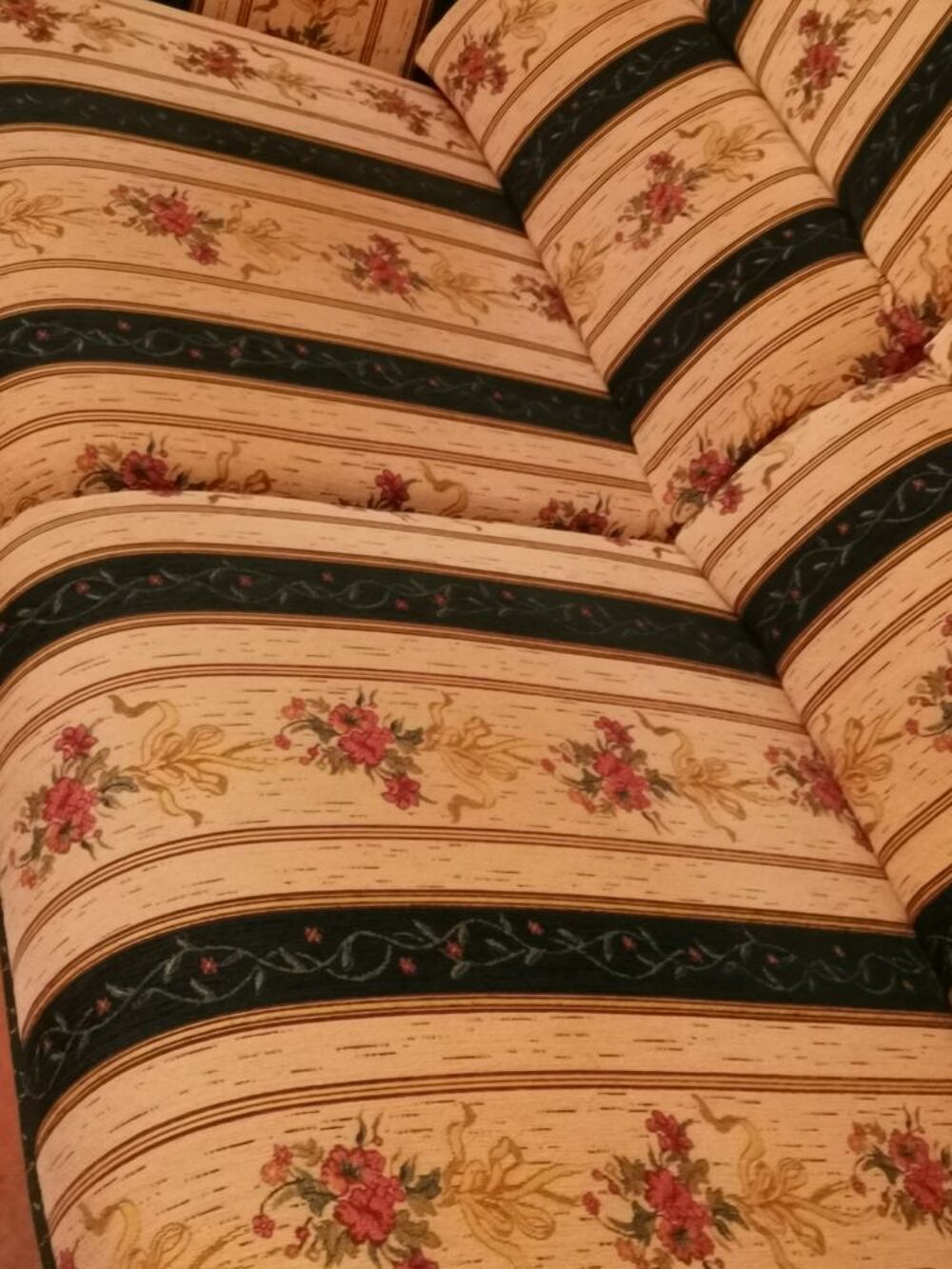 Canap&eacute; et 2 fauteuils en merisier magasin L&eacute;oty Meubles