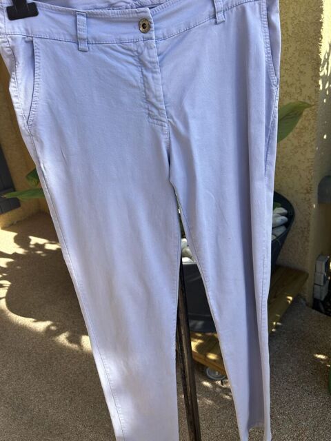 JEANS COTON BLEU TAILLE 40 Sainte-Anastasie-sur-Issole (83)