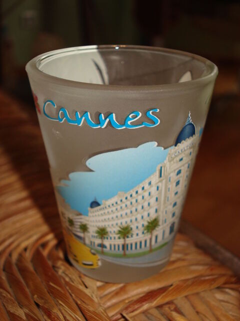 petit verre ou vase  et dessous de plat venant de Cannes 0 Mrignies (59)