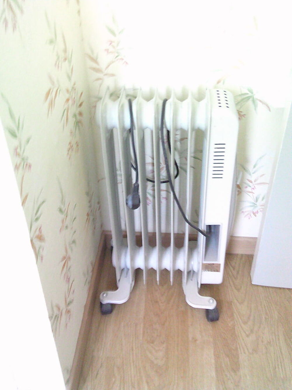 radiateur,a bain d,huile,1000wtts,neuf. Electroménager