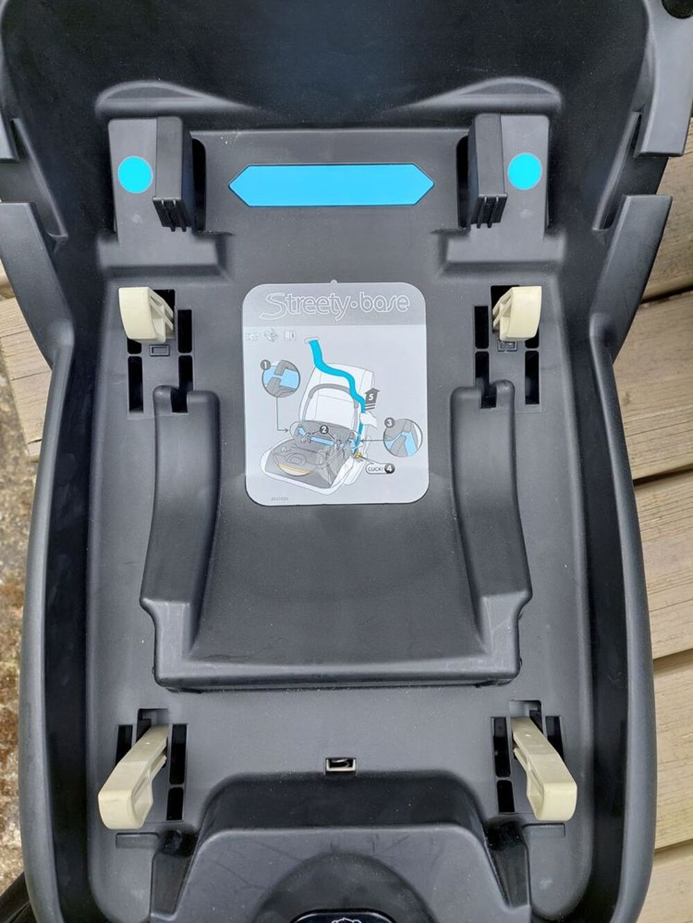 Si&egrave;ge auto : cosy et base Puériculture