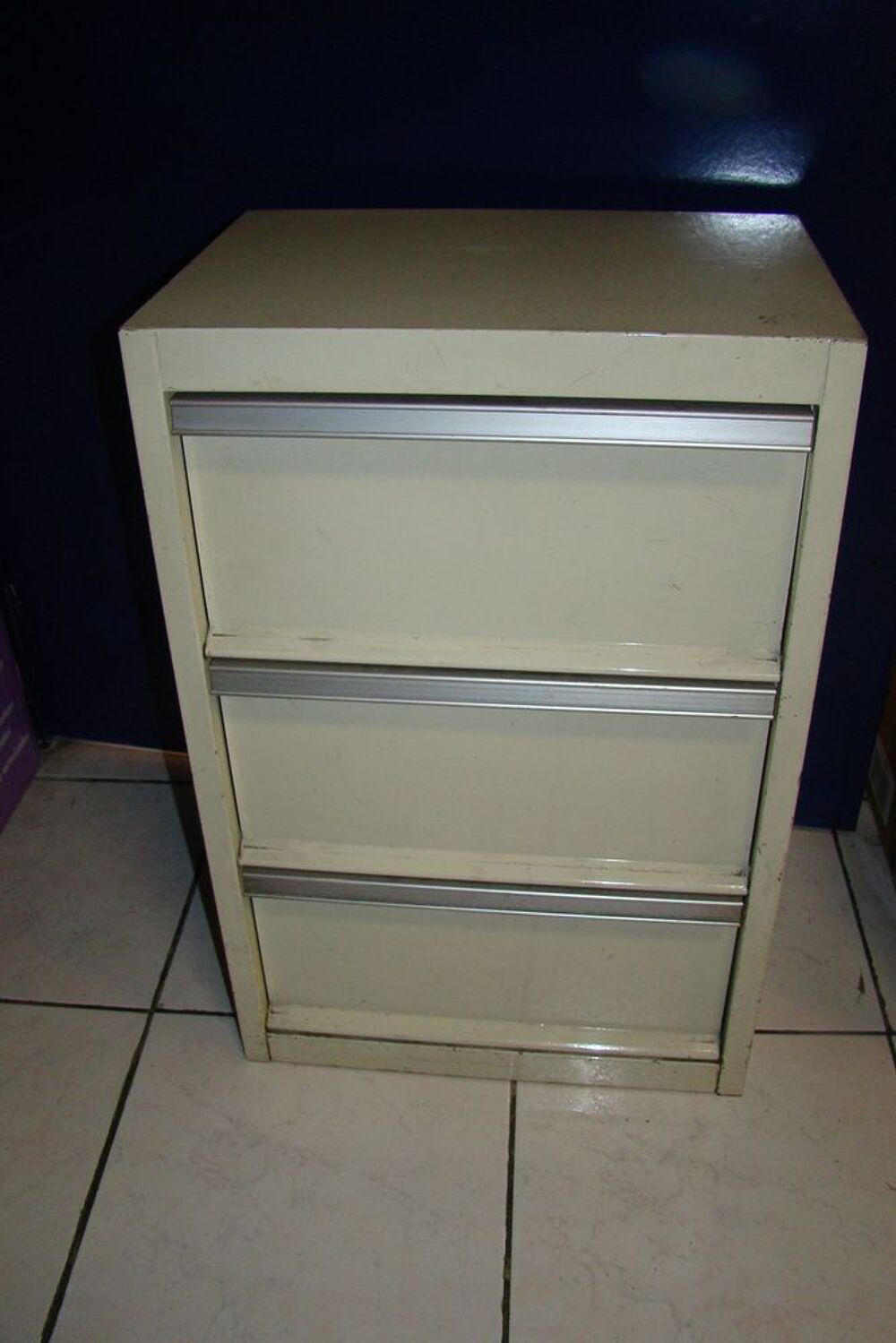 Meuble / classeur m&eacute;tallique &agrave; clapets vintage ann&eacute;es 1970 
Meubles