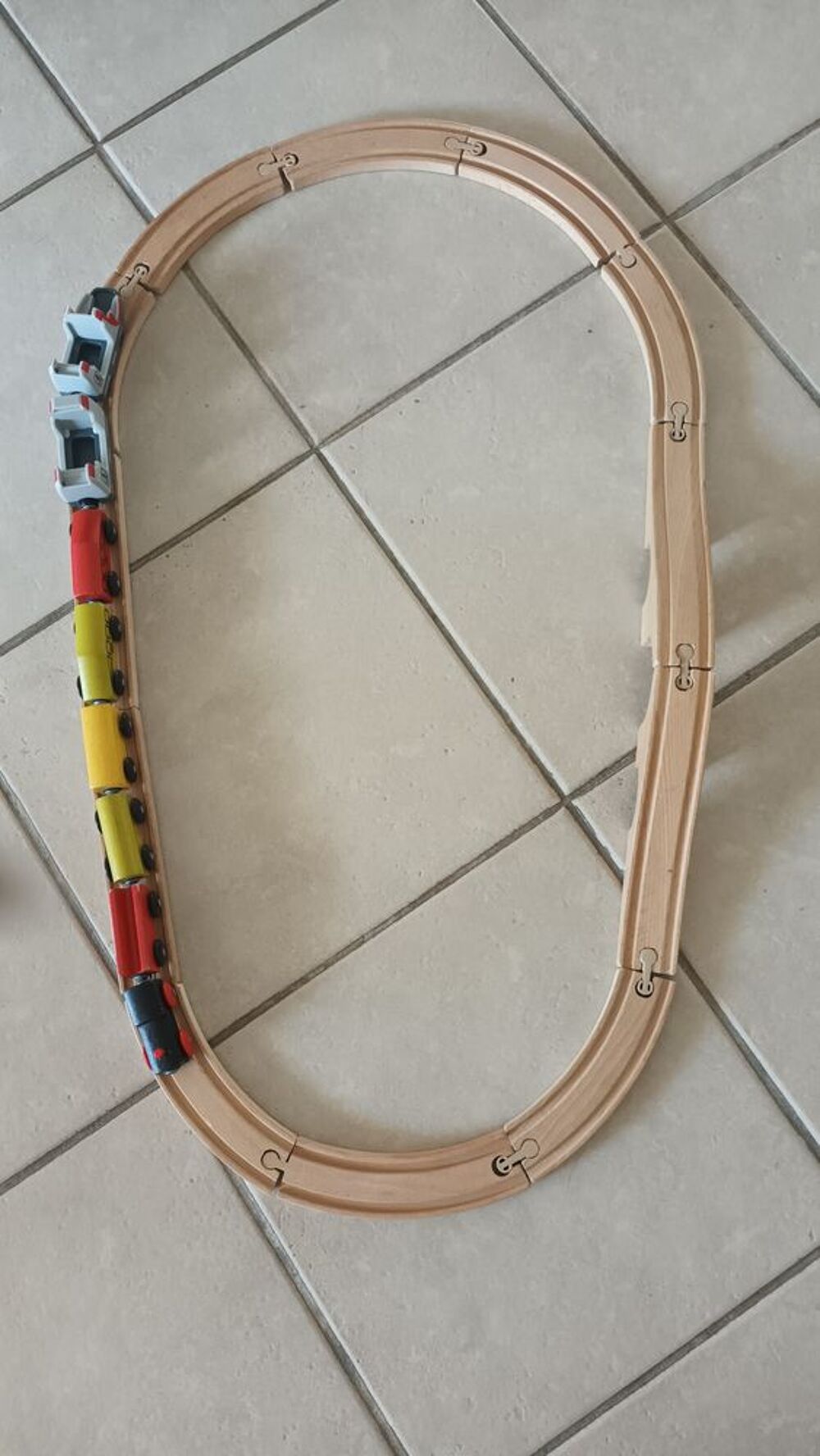 Circuit en bois avec son petit train Jeux / jouets