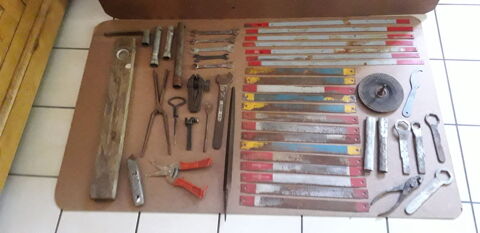 MATERIEL DE BRICOLAGE 49 PIECES. 10 Fr�vent (62)