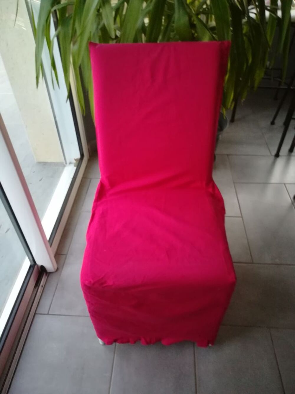 Table rectangulaire + 6 chaises assorties Meubles