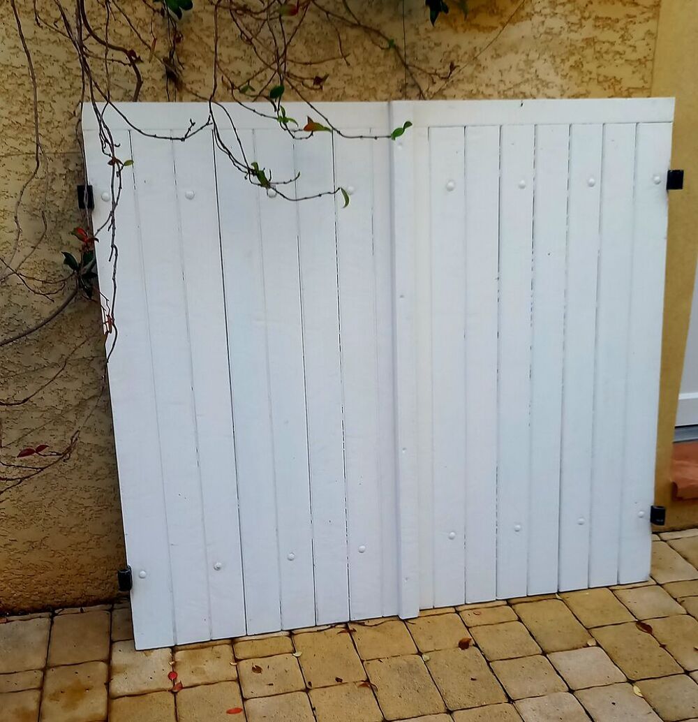une paire de volets en bois Bricolage