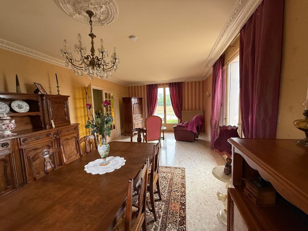 Vente Maison Le titre de Grande maison familiale avec 5 chambres, dépendances et terrain arborévotre annonce Tournus