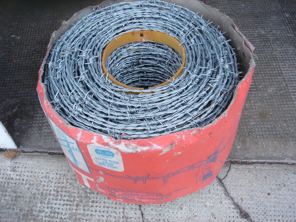 Bobines de fil de fer barbel&eacute; galvanis&eacute; (250 m) Bricolage