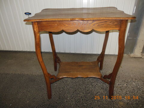 Table de T.V. ancienne en chene: 10 Sedan (08)