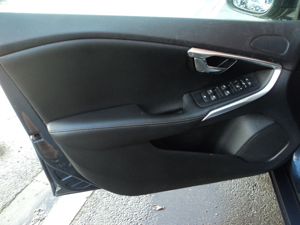 V40 T2 122 Geartronic 6 Inscription 2018 occasion 78610 Le Perray-en-Yvelines