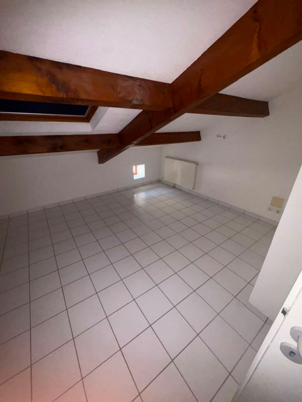 Location Appartement , charmant appartement de type F3 d'une belle surface Lanas