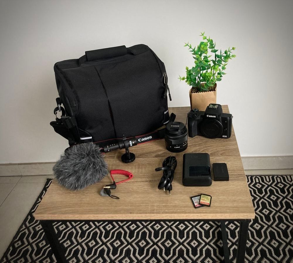 Canon EOS m50 noir kit ef-m 15-45mm Pack Photos/Video/TV