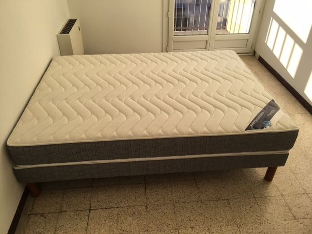 Ensemble Matelas/Sommier SIMMONS + 4 pieds Meubles