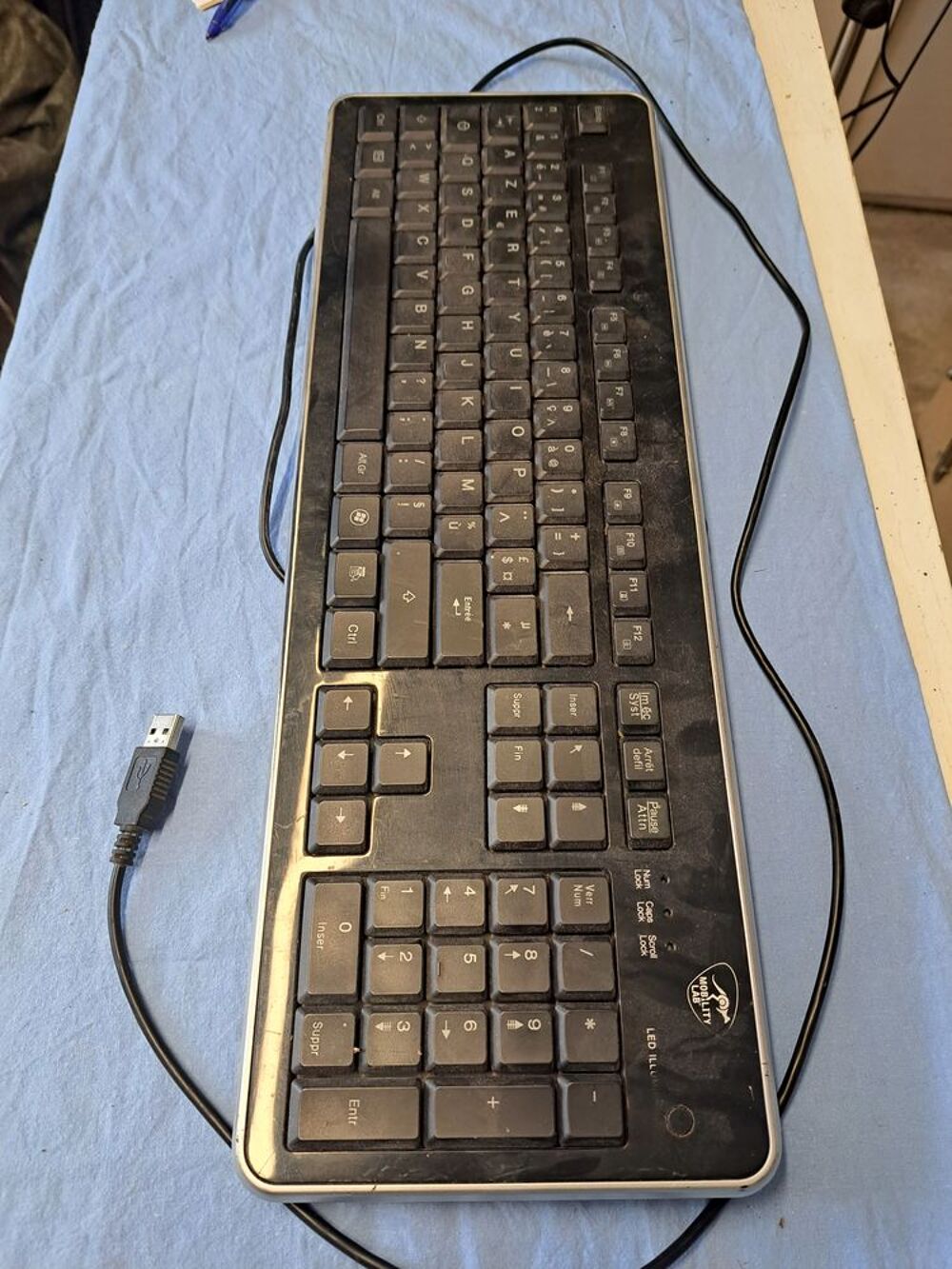Clavier ordinateur r&eacute;tro &eacute;clair&eacute; Matériel informatique