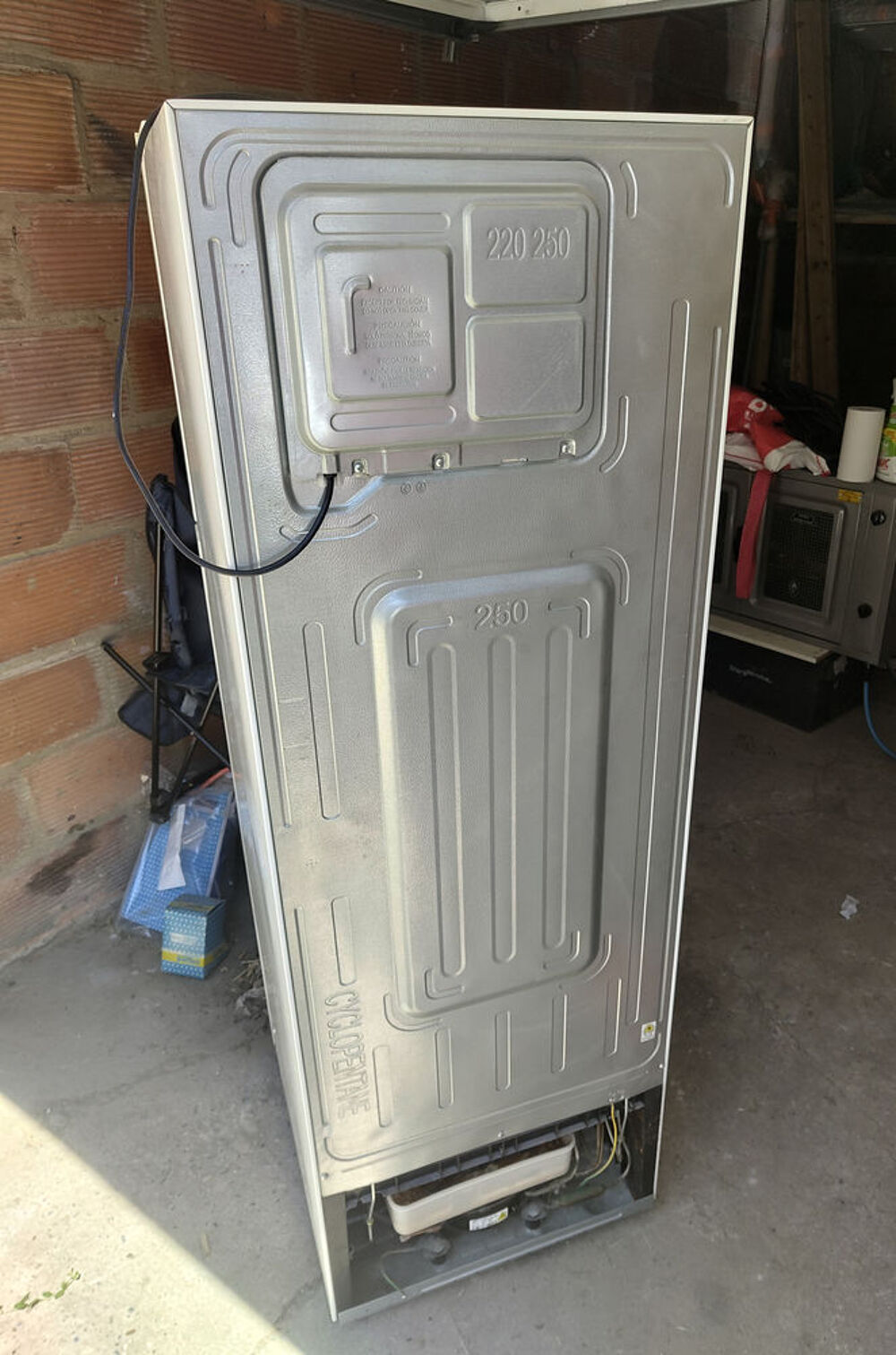 R&eacute;frig&eacute;rateur cong&eacute;lateur 
SAMSUNG 
Model RT25FARADWW-EF Electroménager